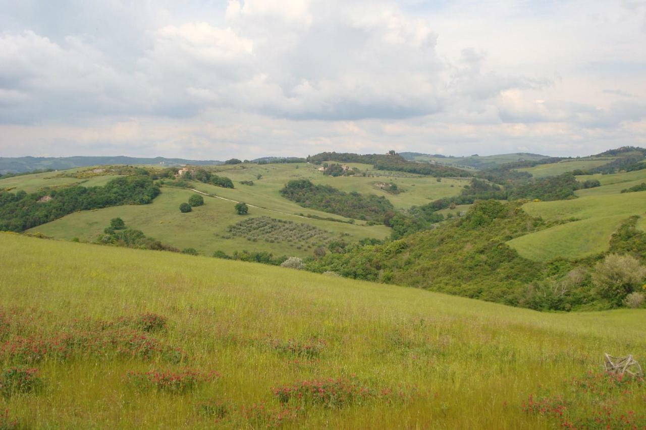 Podere San Francesco Bed & Breakfast Volterra Bagian luar foto